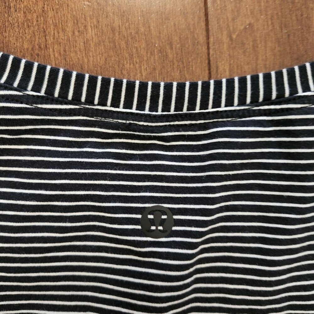 Lululemon women's black and white stripe tank top - Picture 3 of 5